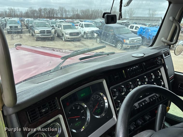 image for item YA2401 2019 Kenworth W900 semi truck