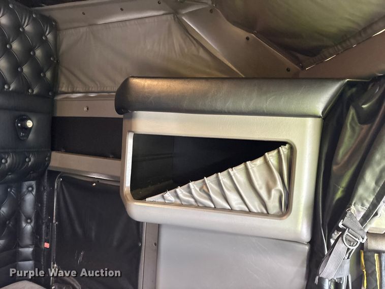 image for item YA2401 2019 Kenworth W900 semi truck