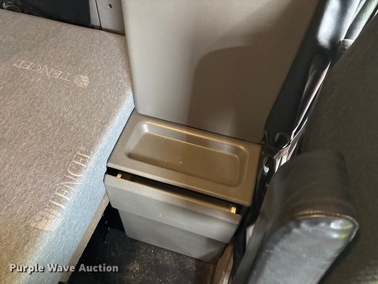 image for item YA2401 2019 Kenworth W900 semi truck