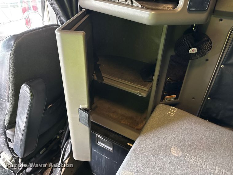 image for item YA2401 2019 Kenworth W900 semi truck