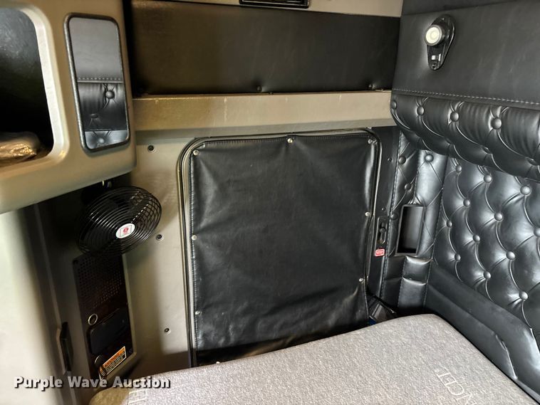 image for item YA2401 2019 Kenworth W900 semi truck