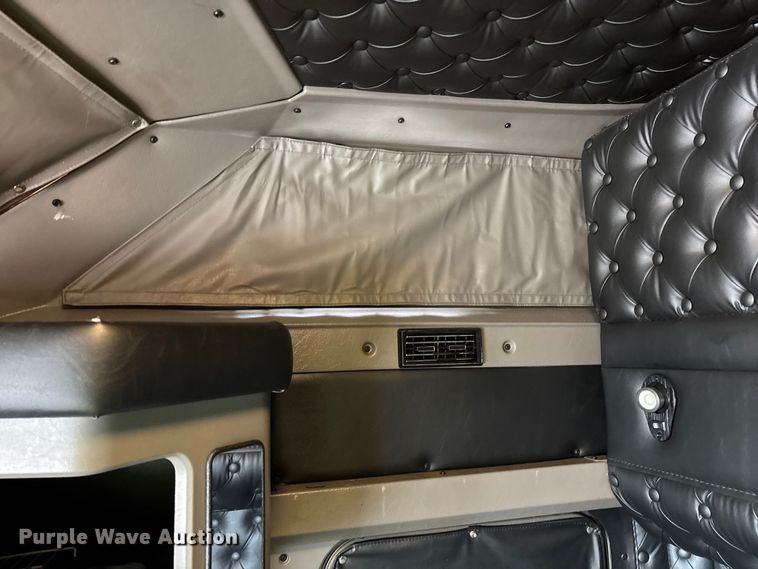 image for item YA2401 2019 Kenworth W900 semi truck