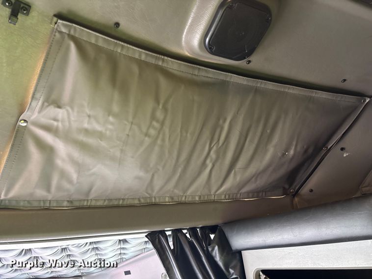 image for item YA2401 2019 Kenworth W900 semi truck