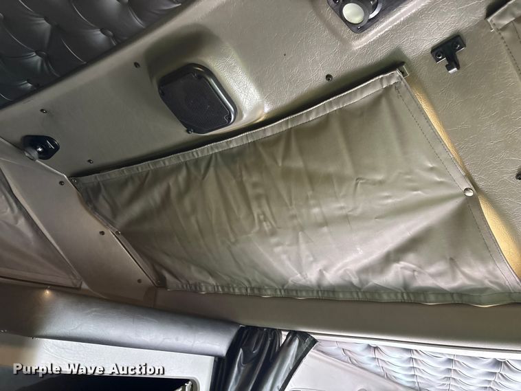 image for item YA2401 2019 Kenworth W900 semi truck