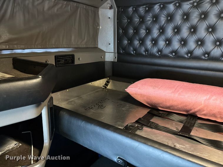 image for item YA2401 2019 Kenworth W900 semi truck