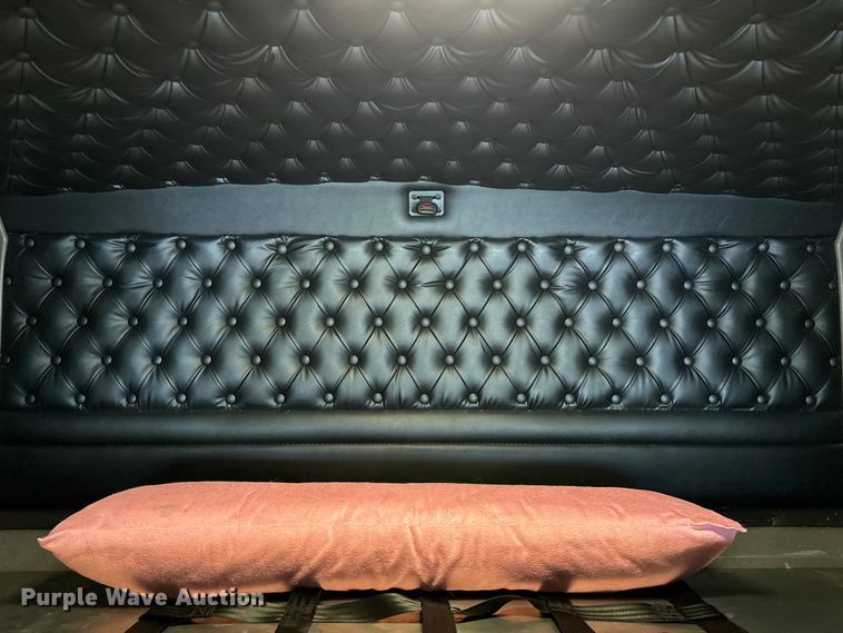 image for item YA2401 2019 Kenworth W900 semi truck