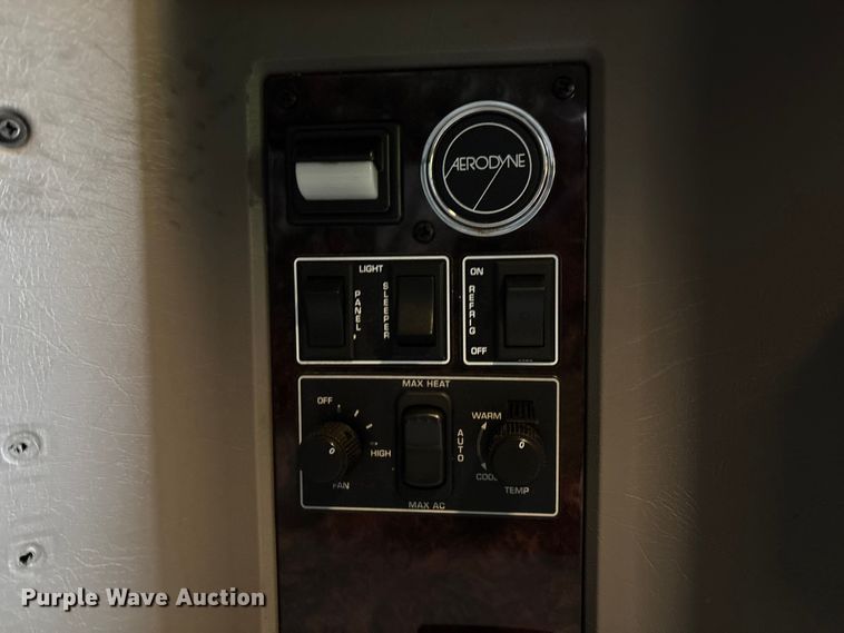 image for item YA2401 2019 Kenworth W900 semi truck