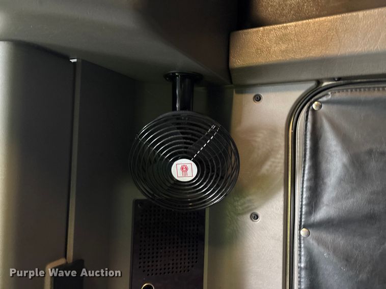 image for item YA2401 2019 Kenworth W900 semi truck