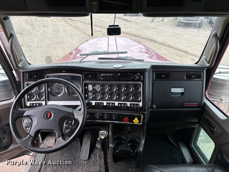 image for item YA2401 2019 Kenworth W900 semi truck