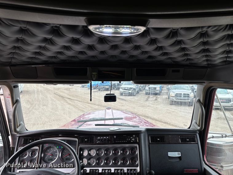 image for item YA2401 2019 Kenworth W900 semi truck