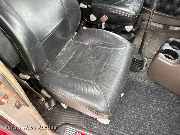 image for item YA2401 2019 Kenworth W900 semi truck