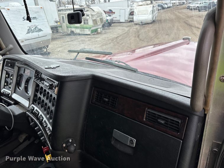 image for item YA2401 2019 Kenworth W900 semi truck