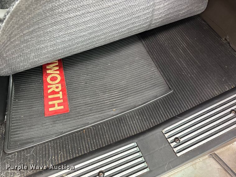 image for item YA2401 2019 Kenworth W900 semi truck