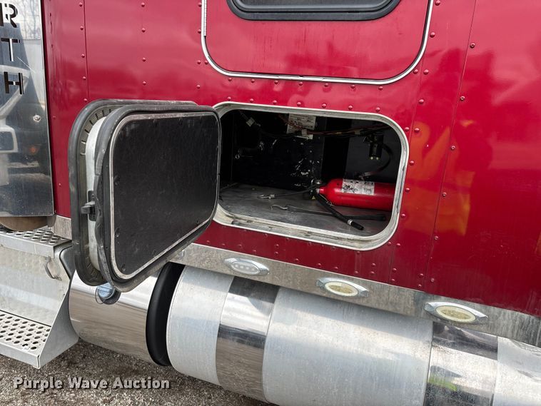 image for item YA2401 2019 Kenworth W900 semi truck