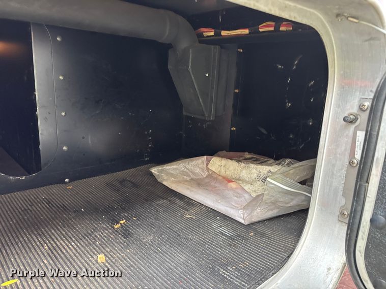 image for item YA2401 2019 Kenworth W900 semi truck