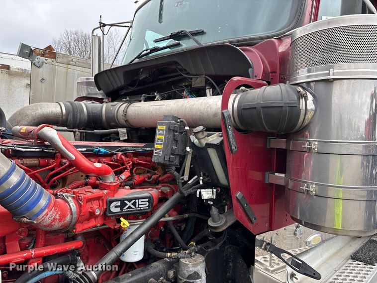 image for item YA2401 2019 Kenworth W900 semi truck