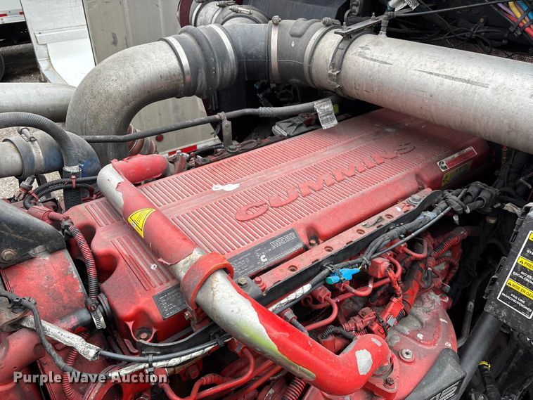 image for item YA2401 2019 Kenworth W900 semi truck