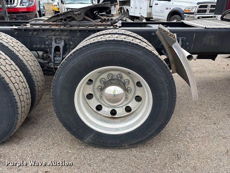 image for item YA2401 2019 Kenworth W900 semi truck