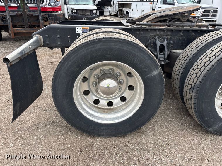 image for item YA2401 2019 Kenworth W900 semi truck