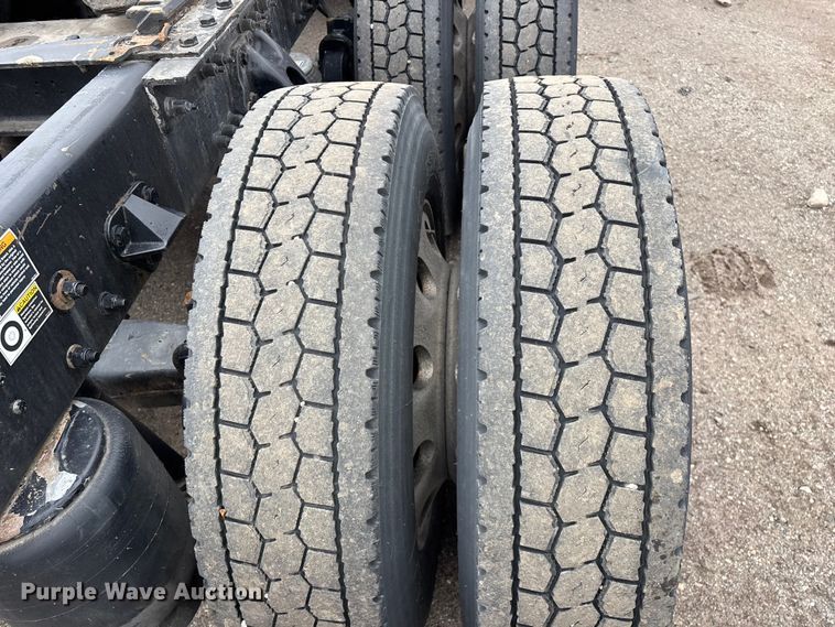 image for item YA2401 2019 Kenworth W900 semi truck