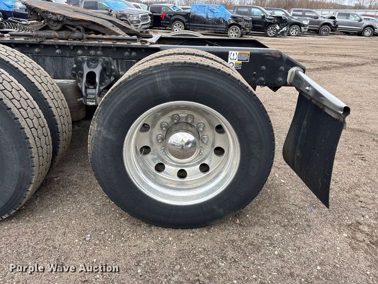 image for item YA2401 2019 Kenworth W900 semi truck