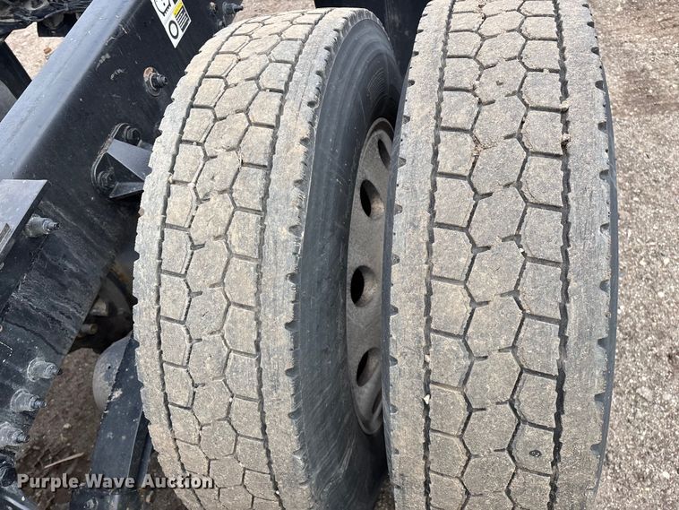 image for item YA2401 2019 Kenworth W900 semi truck