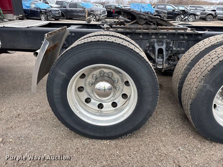 image for item YA2401 2019 Kenworth W900 semi truck