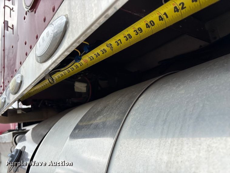 image for item YA2401 2019 Kenworth W900 semi truck