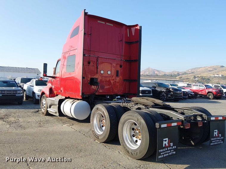image for item YA2402 2019 International LT625 semi truck