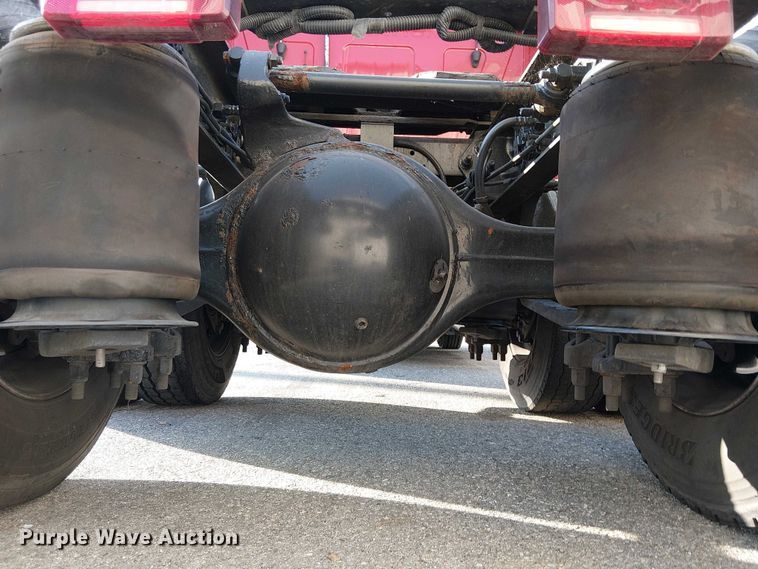 image for item YA2402 2019 International LT625 semi truck