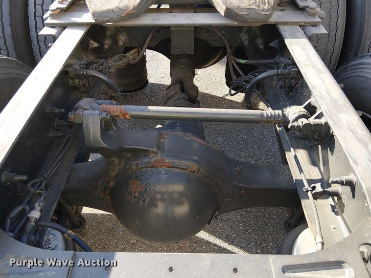 image for item YA2402 2019 International LT625 semi truck