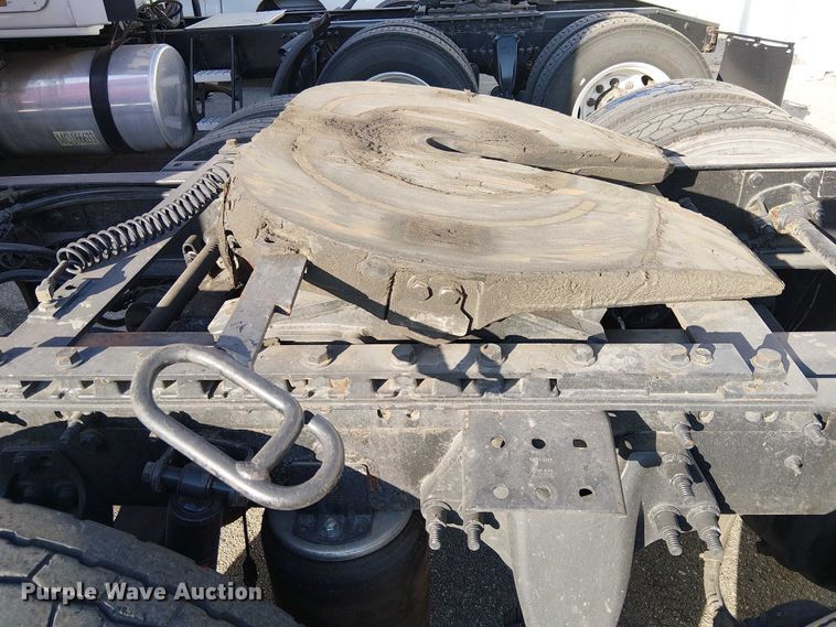 image for item YA2402 2019 International LT625 semi truck