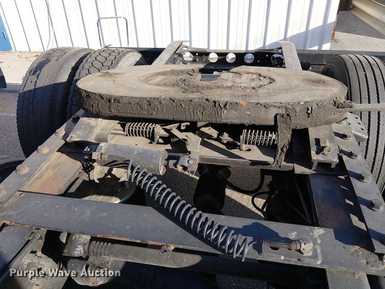 image for item YA2402 2019 International LT625 semi truck