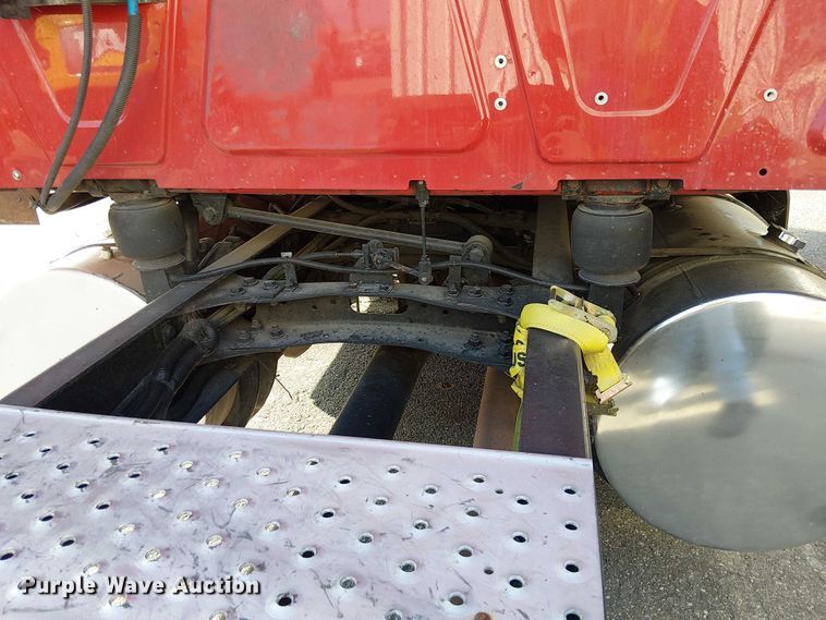 image for item YA2402 2019 International LT625 semi truck