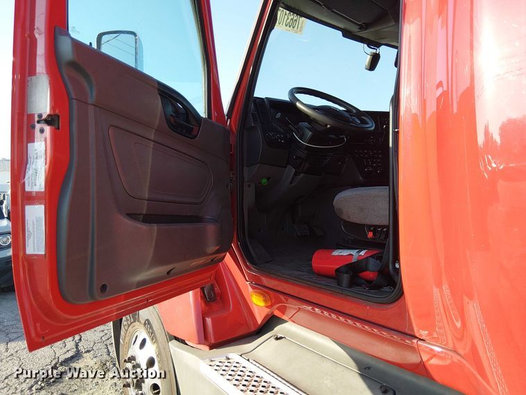 image for item YA2402 2019 International LT625 semi truck