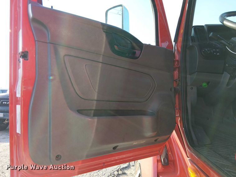 image for item YA2402 2019 International LT625 semi truck