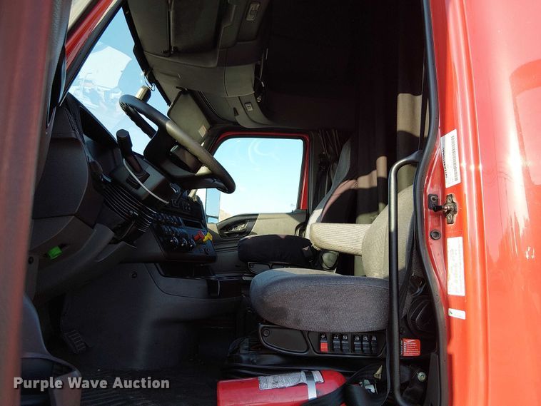 image for item YA2402 2019 International LT625 semi truck