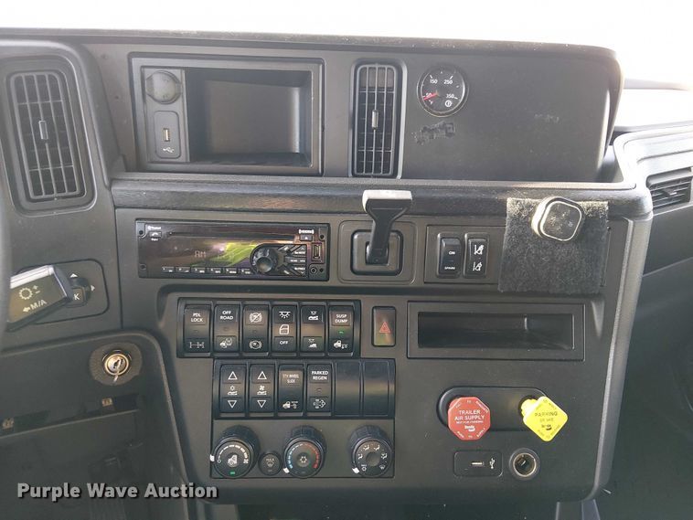 image for item YA2402 2019 International LT625 semi truck