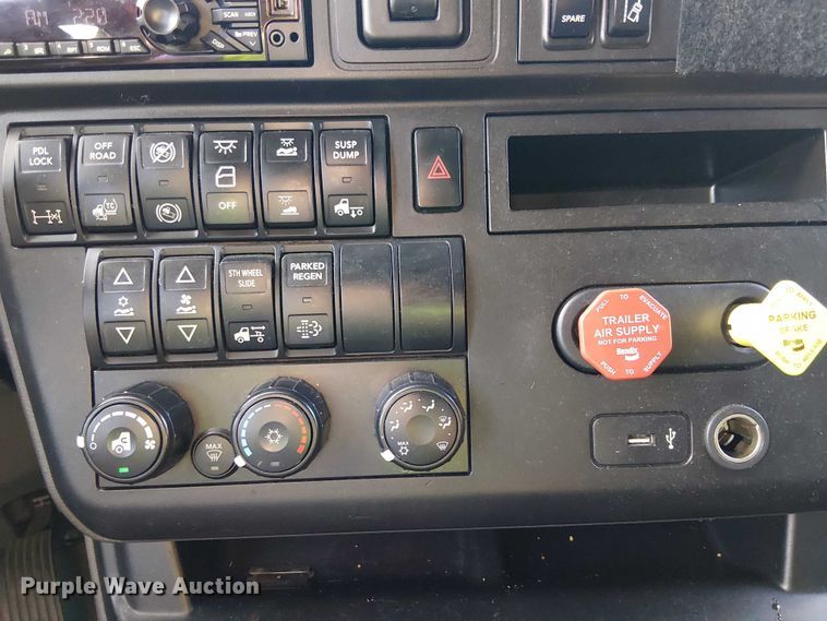 image for item YA2402 2019 International LT625 semi truck