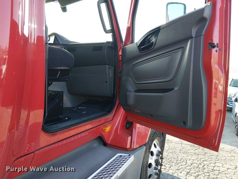 image for item YA2402 2019 International LT625 semi truck