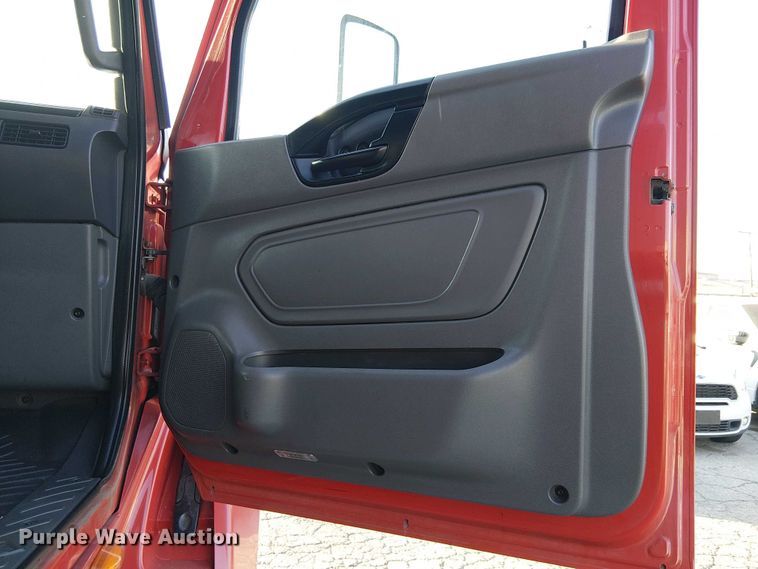 image for item YA2402 2019 International LT625 semi truck