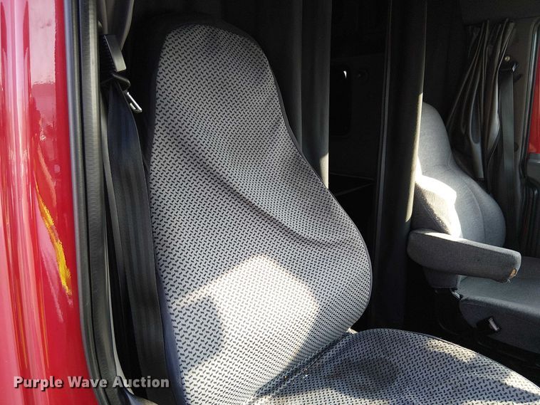 image for item YA2402 2019 International LT625 semi truck