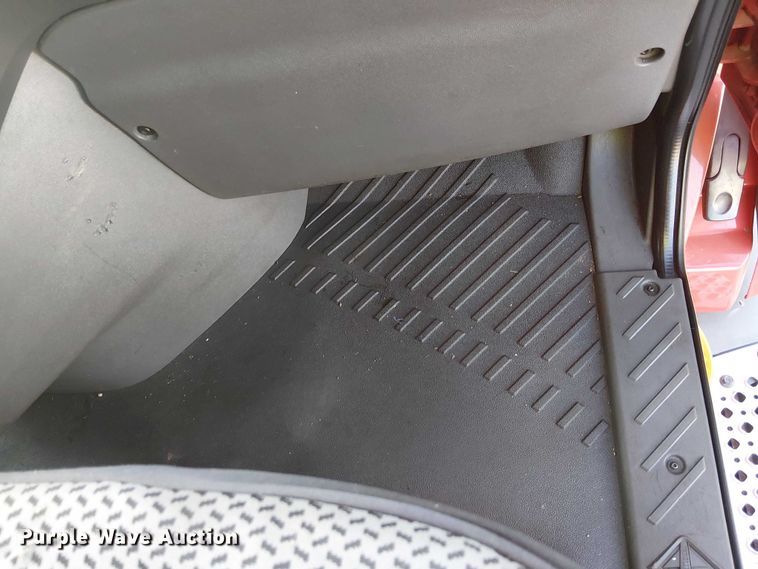 image for item YA2402 2019 International LT625 semi truck