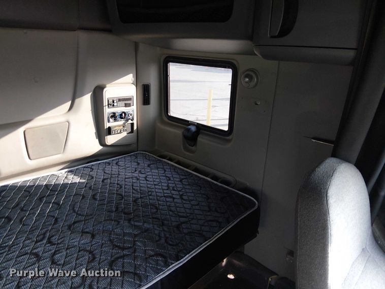 image for item YA2402 2019 International LT625 semi truck