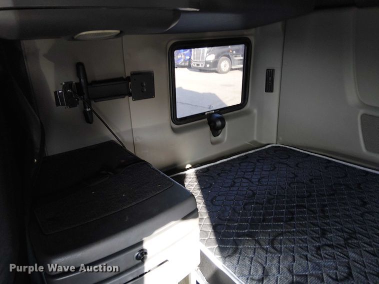 image for item YA2402 2019 International LT625 semi truck