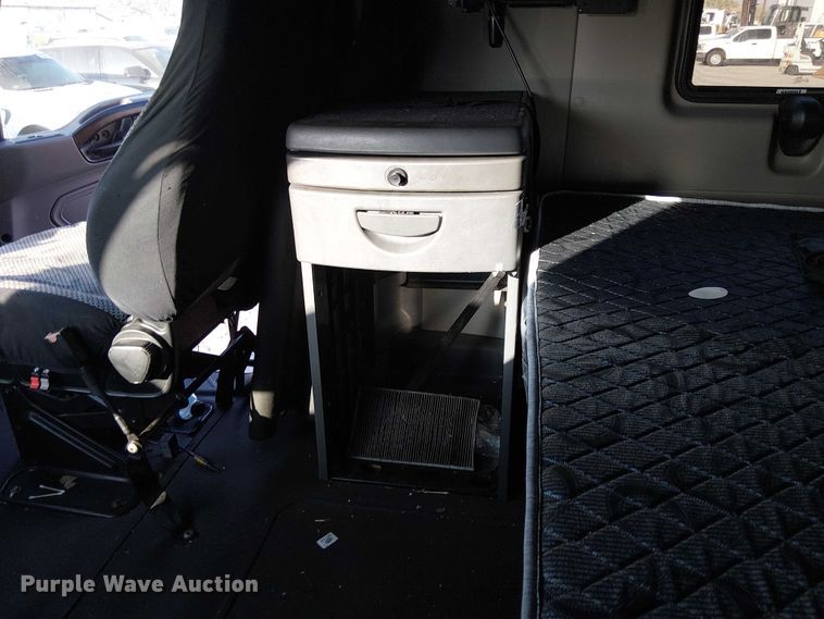 image for item YA2402 2019 International LT625 semi truck