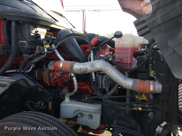 image for item YA2402 2019 International LT625 semi truck