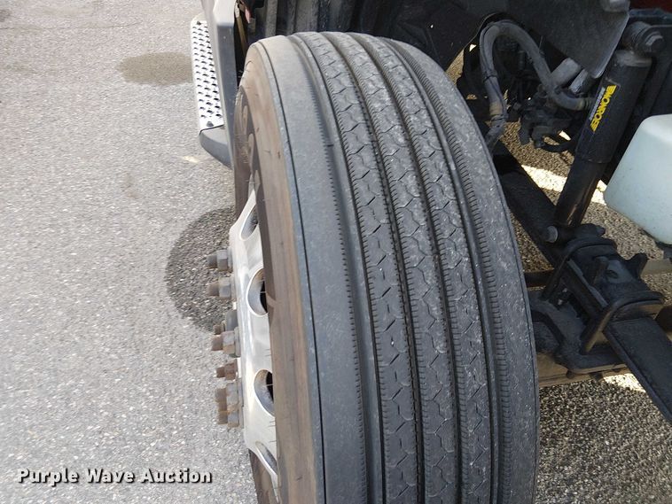 image for item YA2402 2019 International LT625 semi truck