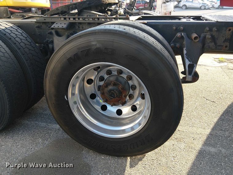 image for item YA2402 2019 International LT625 semi truck