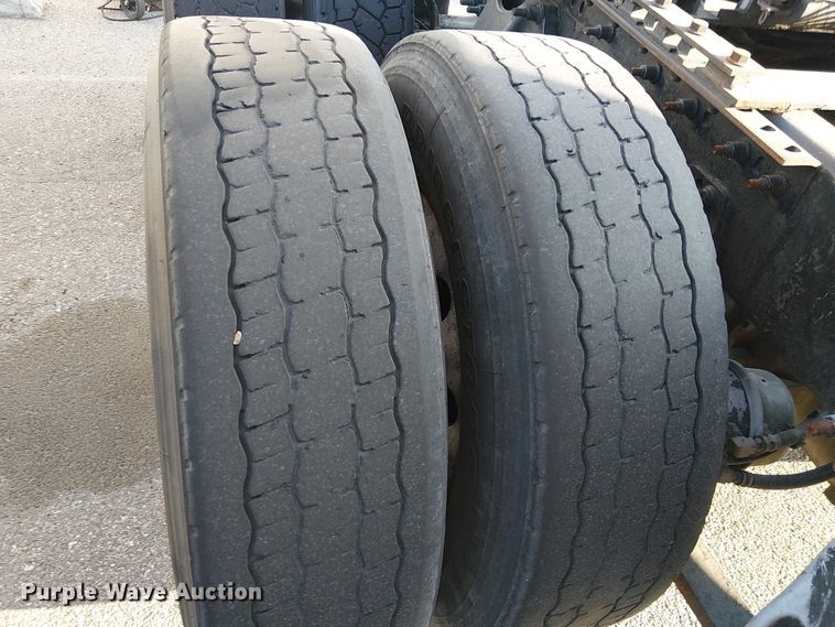 image for item YA2402 2019 International LT625 semi truck